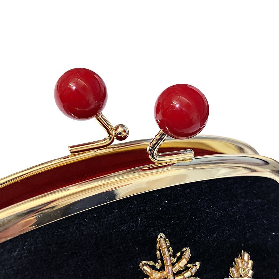 クリスタル装飾 ロゴ型ブローチ 赤ポーチ付き Max Mara（マックスマーラ） ブローチ BATH2 Brooch 4756092600