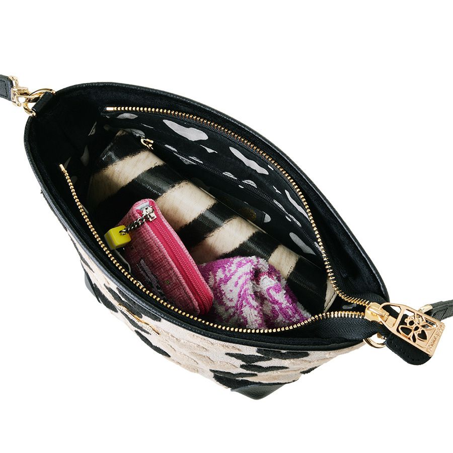 在庫数8 個＞パンチ ショルダーバッグ（ベージュ） / Think Bee